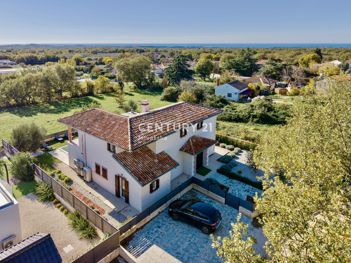 POREČ, OKOLICA, ODLIČNA HIŠA NA IZJEMNI LOKACIJI