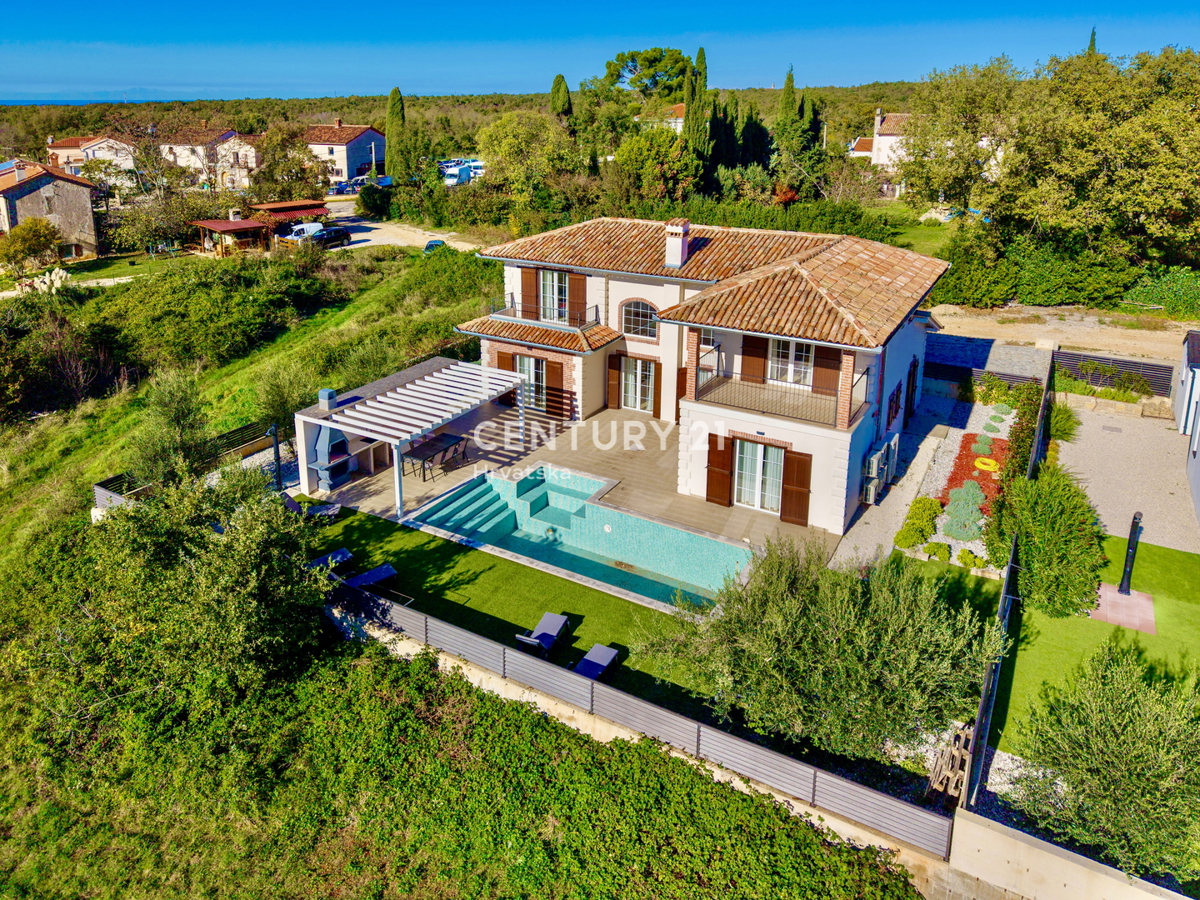 POREČ, OKOLICA, ODLIČNA HIŠA NA IZJEMNI LOKACIJI