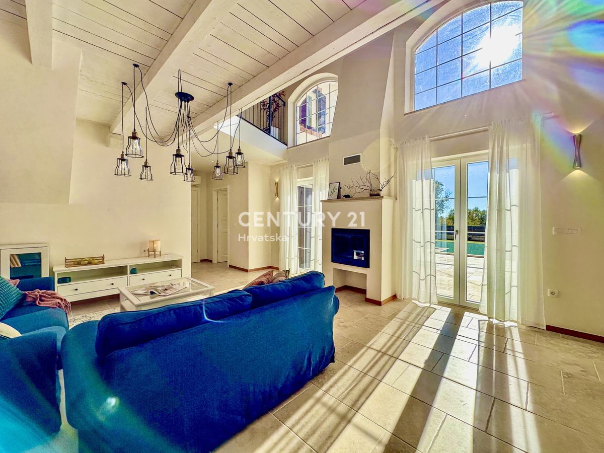 POREČ, OKOLICA, ODLIČNA HIŠA NA IZJEMNI LOKACIJI