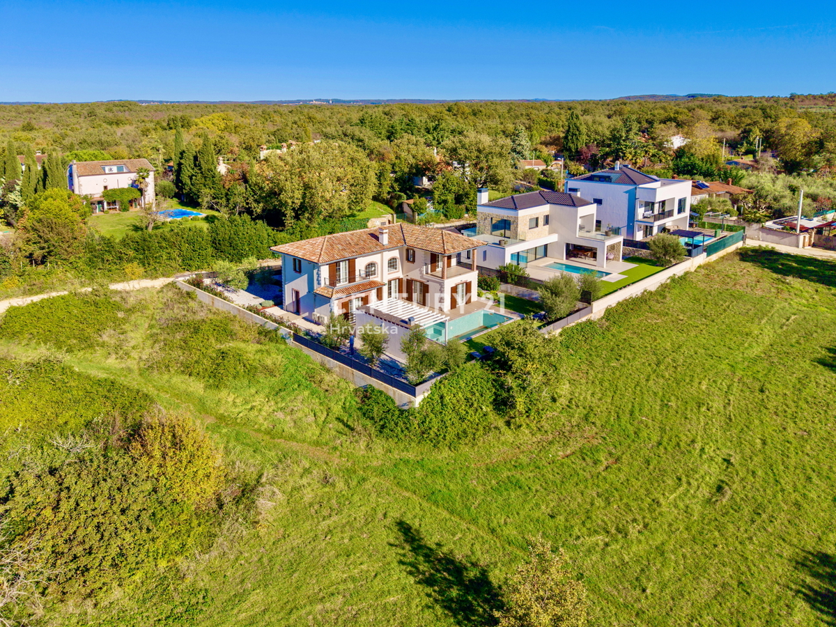 POREČ, OKOLICA, ODLIČNA HIŠA NA IZJEMNI LOKACIJI