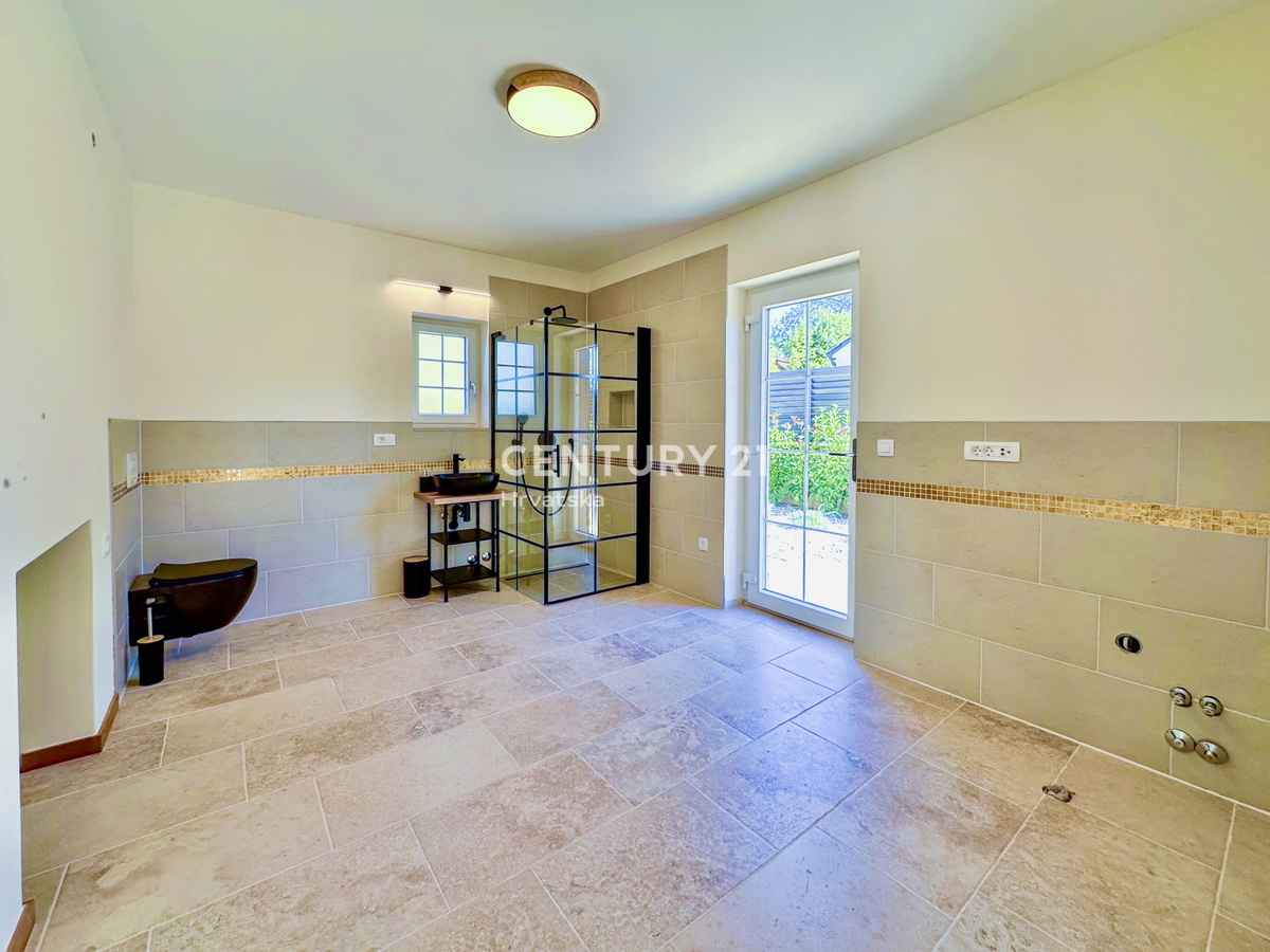 POREČ, OKOLICA, ODLIČNA HIŠA NA IZJEMNI LOKACIJI