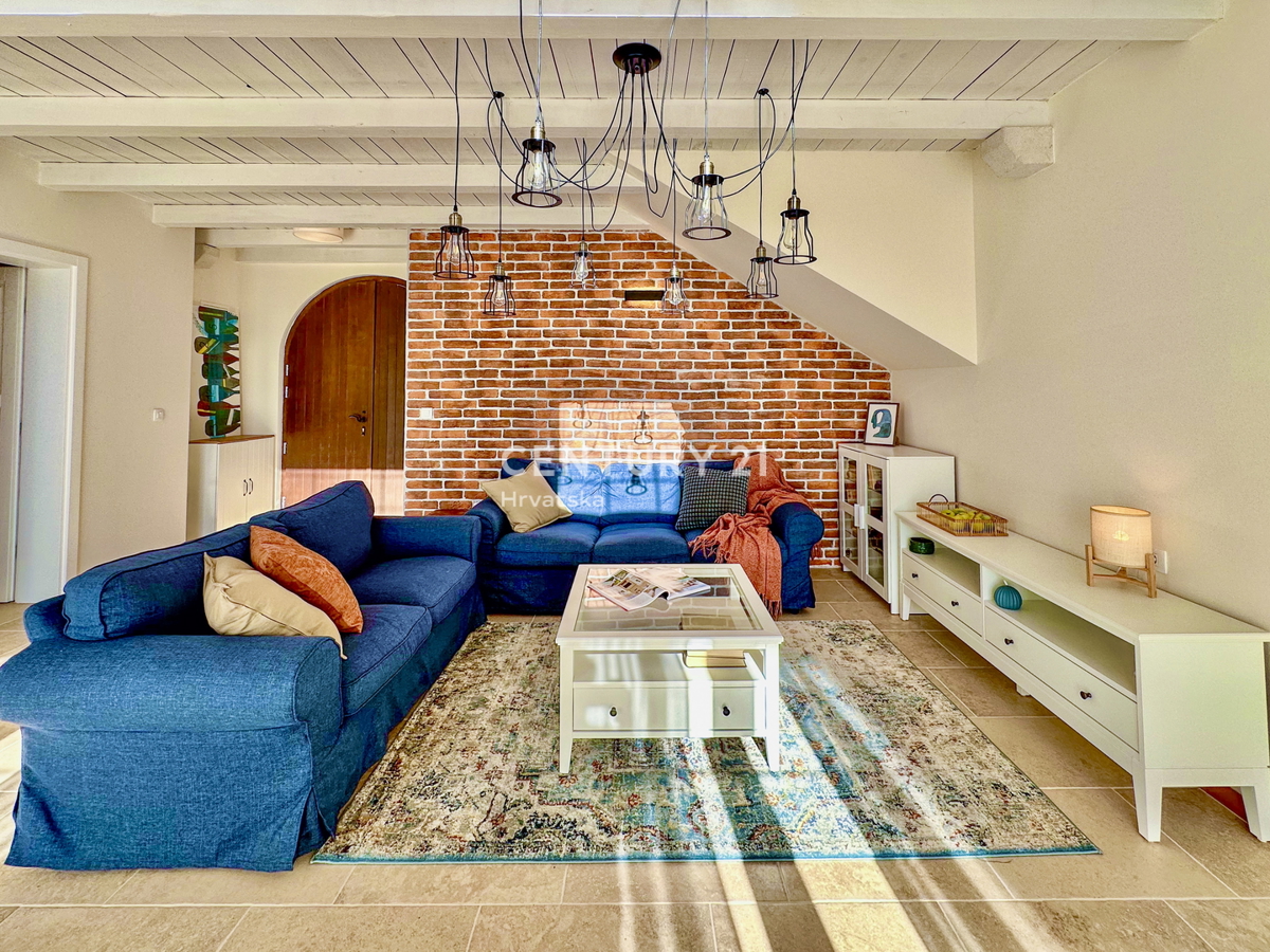 POREČ, OKOLICA, ODLIČNA HIŠA NA IZJEMNI LOKACIJI