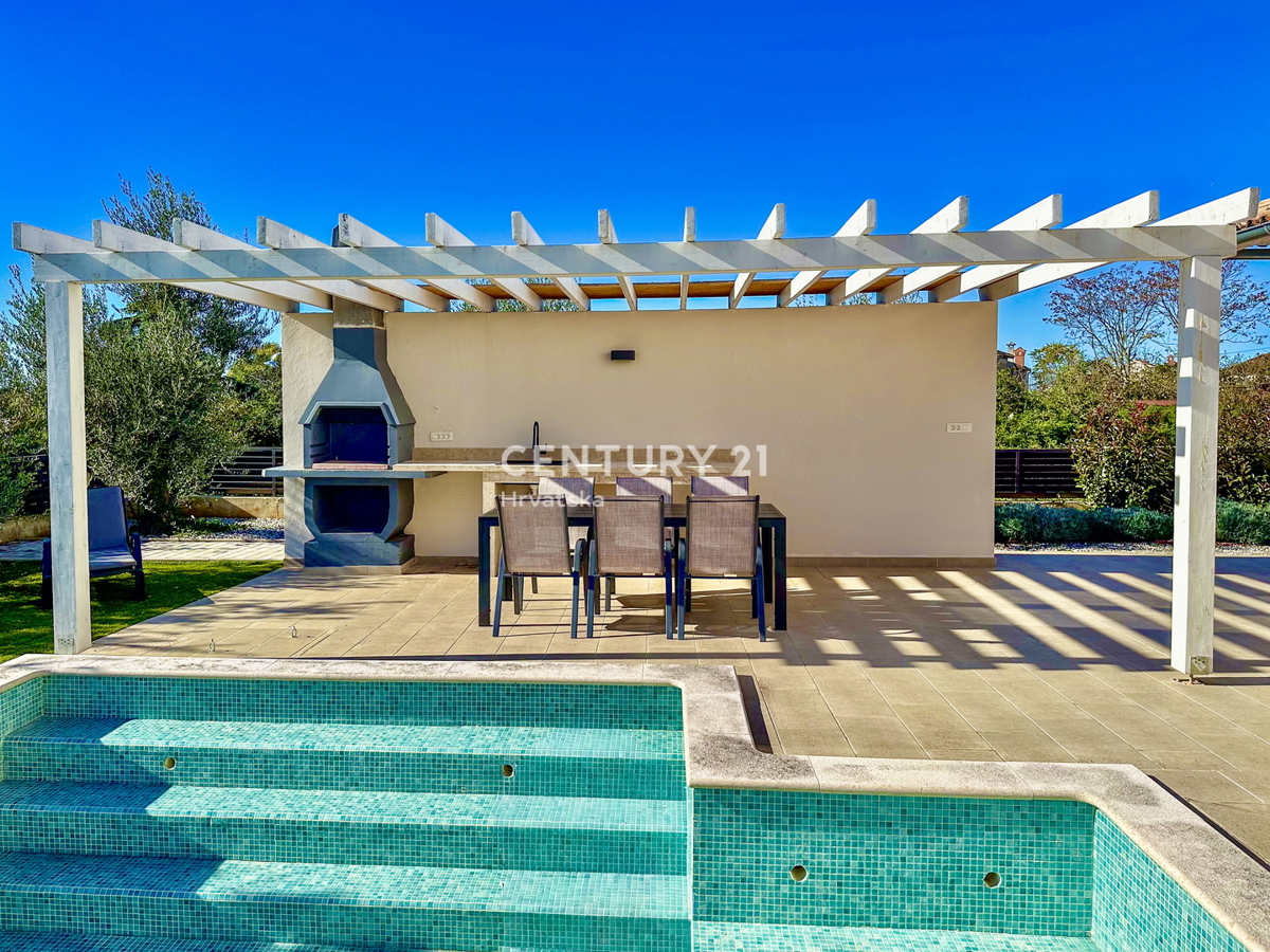 POREČ, OKOLICA, ODLIČNA HIŠA NA IZJEMNI LOKACIJI