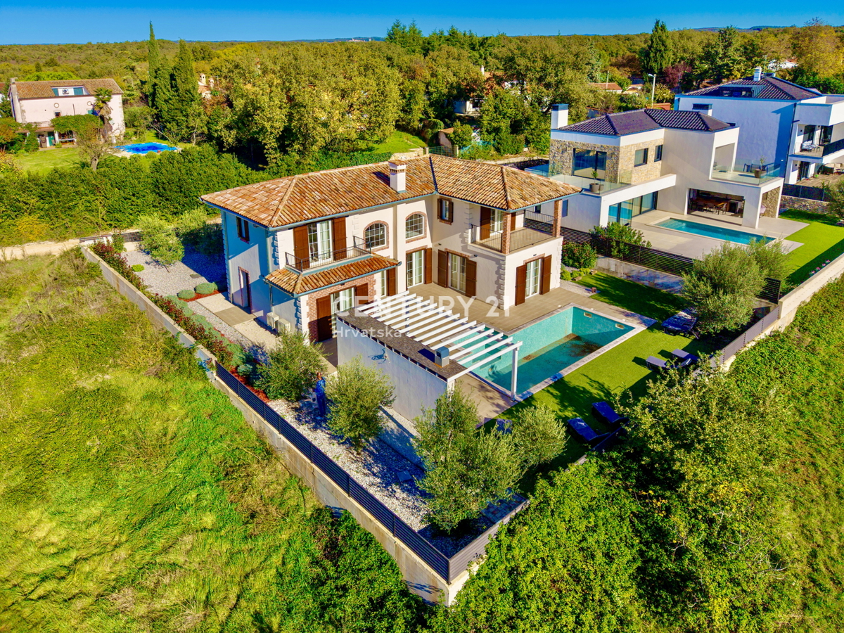 POREČ, OKOLICA, ODLIČNA HIŠA NA IZJEMNI LOKACIJI