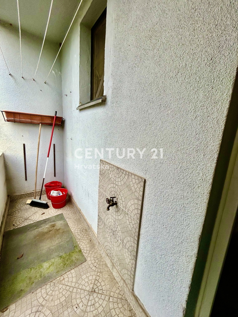 UMAG, CENTAR, STAN SA PUNO POTENCIJALA NA TOP LOKACIJI..PRILIKA!

UMAG, CENTAR, STAN S VELIKÝM POTENCIÁLEM NA VÝBORNÉM MÍSTĚ..PŘÍLEŽITOST!

UMAG, CENTAR, MIESZKANIE Z WIELKIM POTENCJAŁEM W DOSKONAŁEJ LOKALIZACJI..OKAZJA!

UMAG, CENTAR, NAGY LEHETŐSÉG