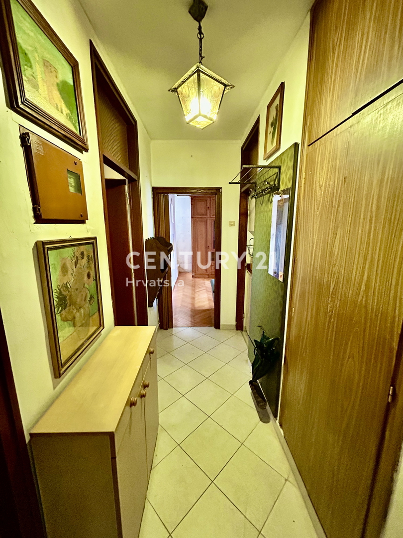 UMAG, CENTAR, STAN SA PUNO POTENCIJALA NA TOP LOKACIJI..PRILIKA!

UMAG, CENTAR, STAN S VELIKÝM POTENCIÁLEM NA VÝBORNÉM MÍSTĚ..PŘÍLEŽITOST!

UMAG, CENTAR, MIESZKANIE Z WIELKIM POTENCJAŁEM W DOSKONAŁEJ LOKALIZACJI..OKAZJA!

UMAG, CENTAR, NAGY LEHETŐSÉG