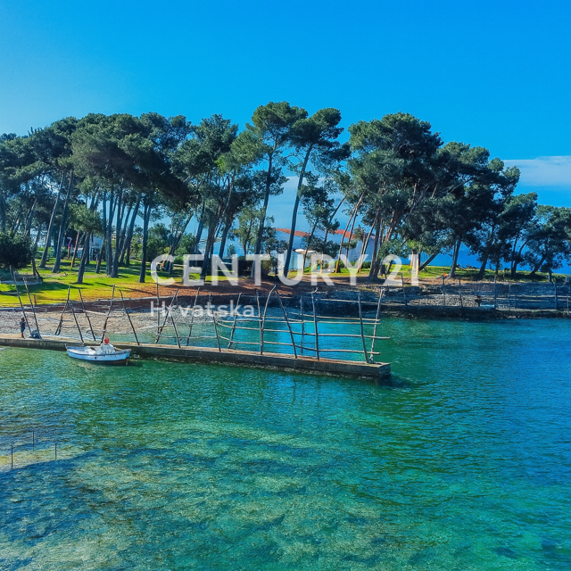 UMAG, GRADBENO ZEMLJIŠČE S POGLEDOM NA MORJE IN LE 150 METROV OD MORJA IN PLAŽE