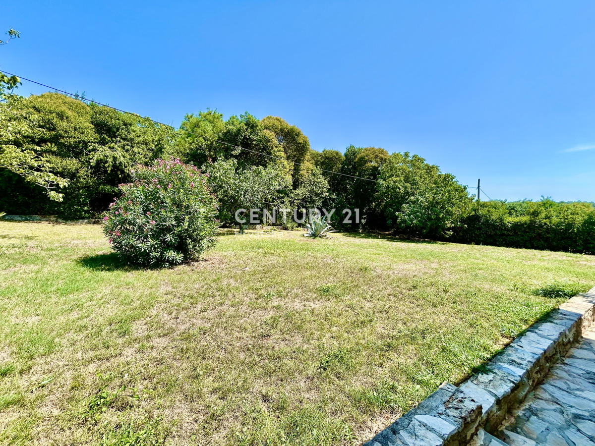 UMAG, GRADBENO ZEMLJIŠČE S POGLEDOM NA MORJE IN LE 150 METROV OD MORJA IN PLAŽE