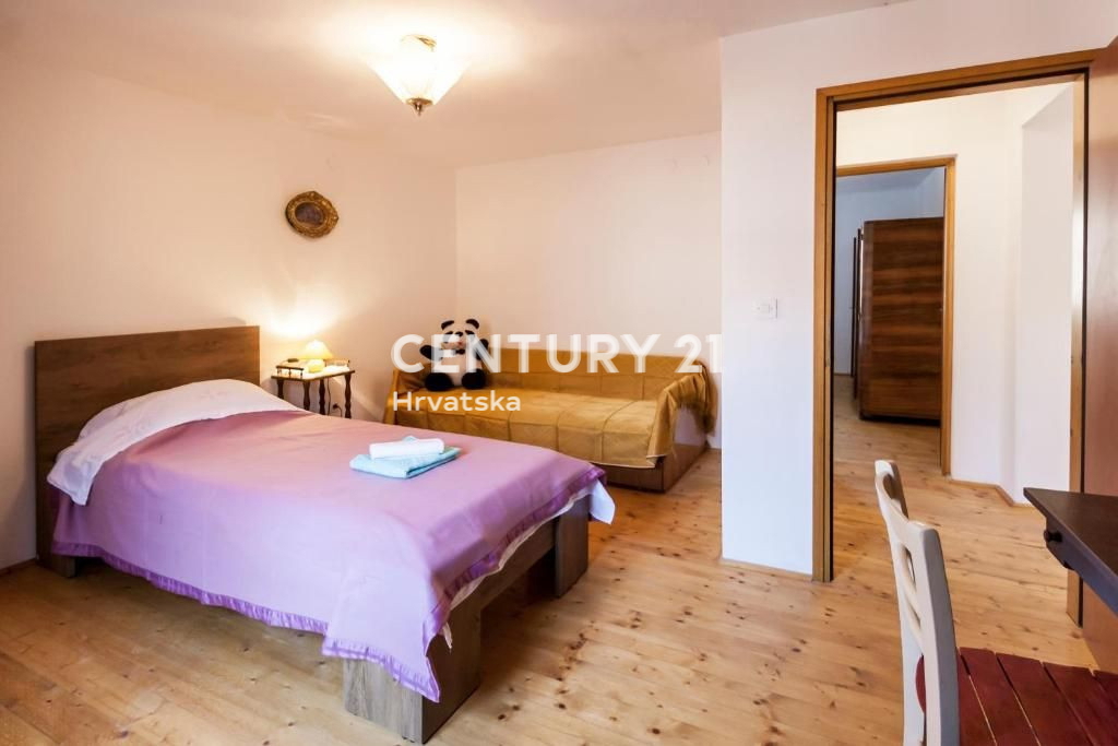 MARČANA, HIŠA Z DVEMA SPALNICAMA V SREDIŠČU KRAJA