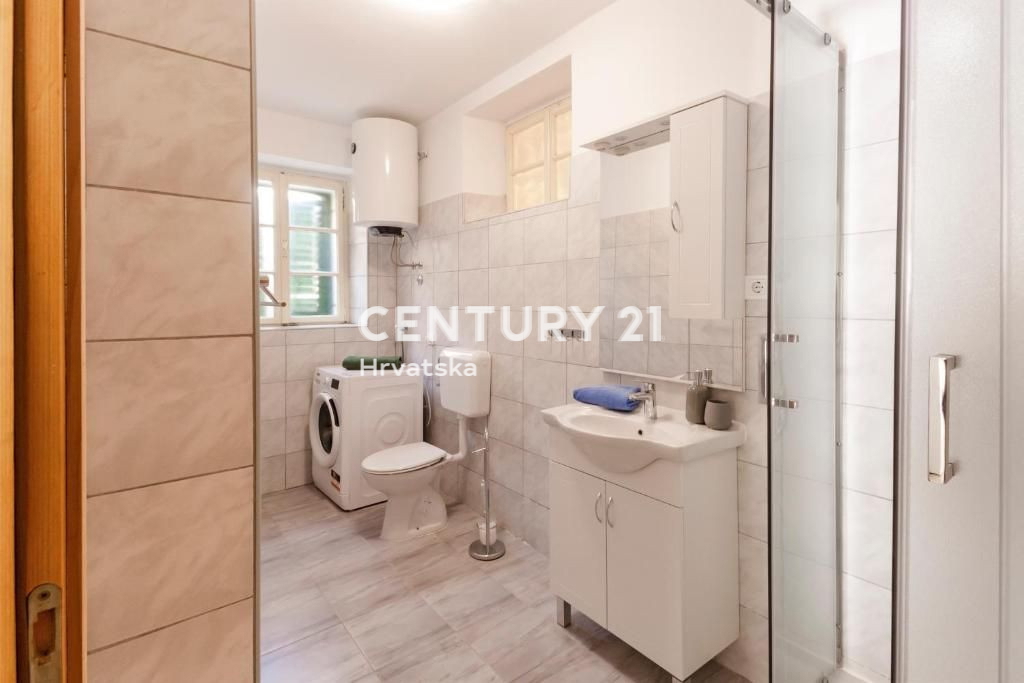 MARČANA, HIŠA Z DVEMA SPALNICAMA V SREDIŠČU KRAJA