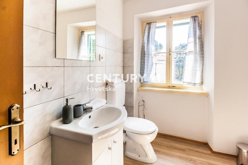 MARČANA, HIŠA Z DVEMA SPALNICAMA V SREDIŠČU KRAJA