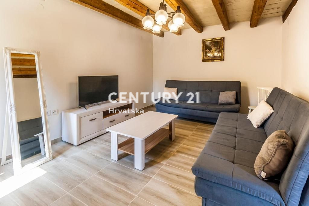 MARČANA, HIŠA Z DVEMA SPALNICAMA V SREDIŠČU KRAJA