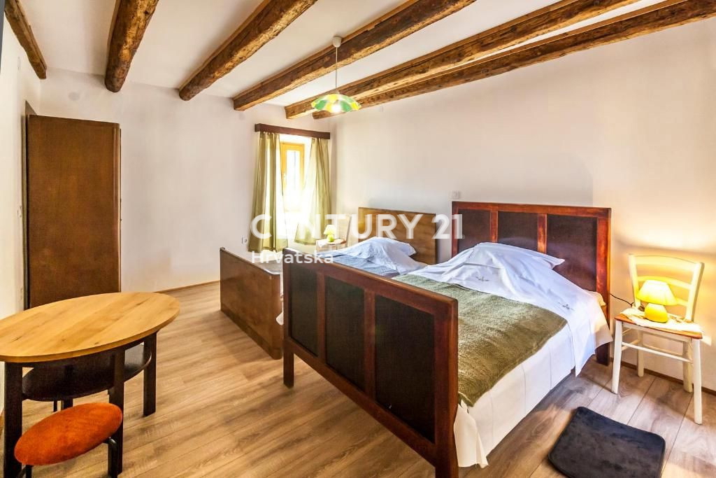 MARČANA, HIŠA Z DVEMA SPALNICAMA V SREDIŠČU KRAJA