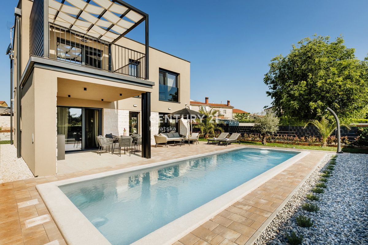 TAR, NOVA, MODERNA HIŠA S BAZENOM V CENTRU, 3 KM OD MORJA