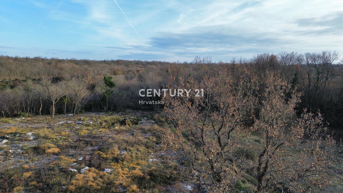 Poreč, okolica, kombinacija gradbenega in kmetijskega zemljišča na mirni lokaciji