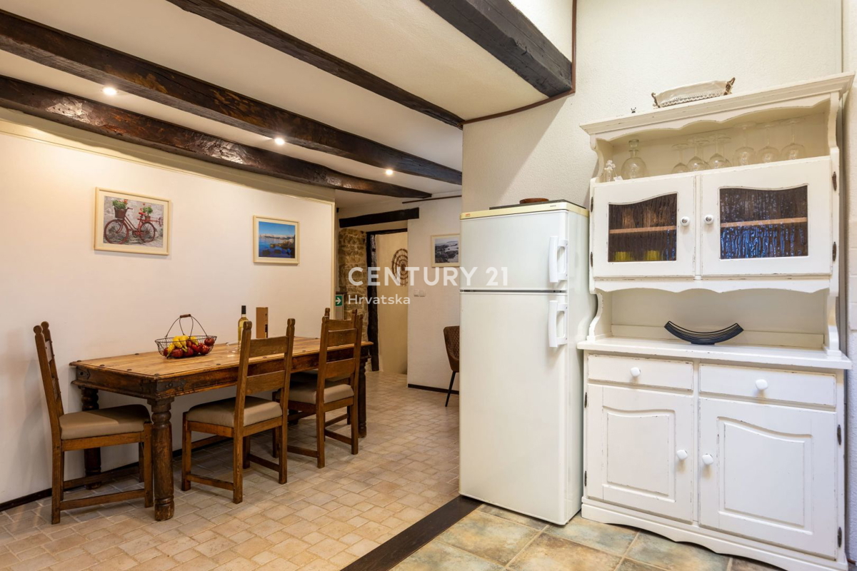 Pazin, prekrasna hiša s čudovitim vrtom v centru mesta