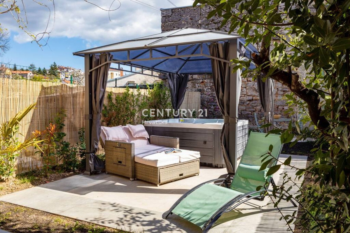 Pazin, prekrasna hiša s čudovitim vrtom v centru mesta