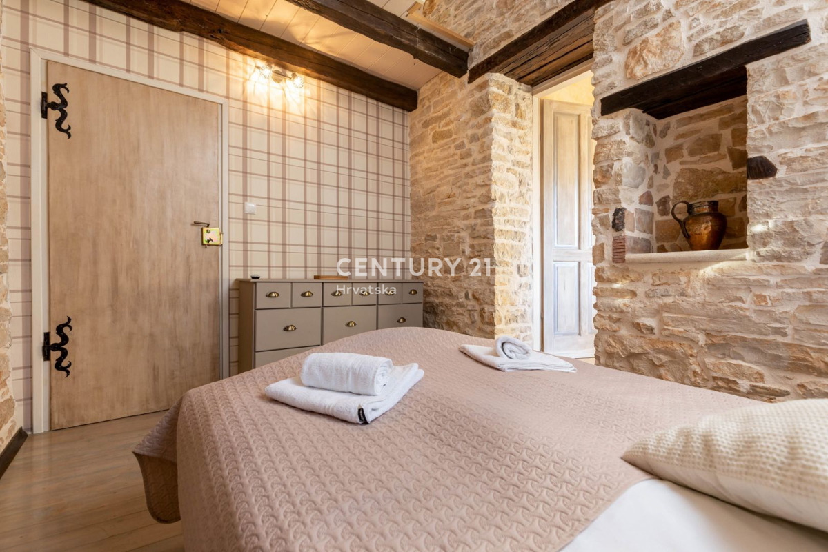 Pazin, prekrasna hiša s čudovitim vrtom v centru mesta