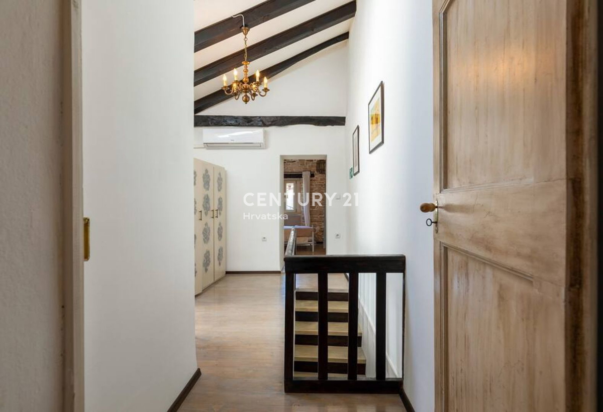 Pazin, prekrasna hiša s čudovitim vrtom v centru mesta