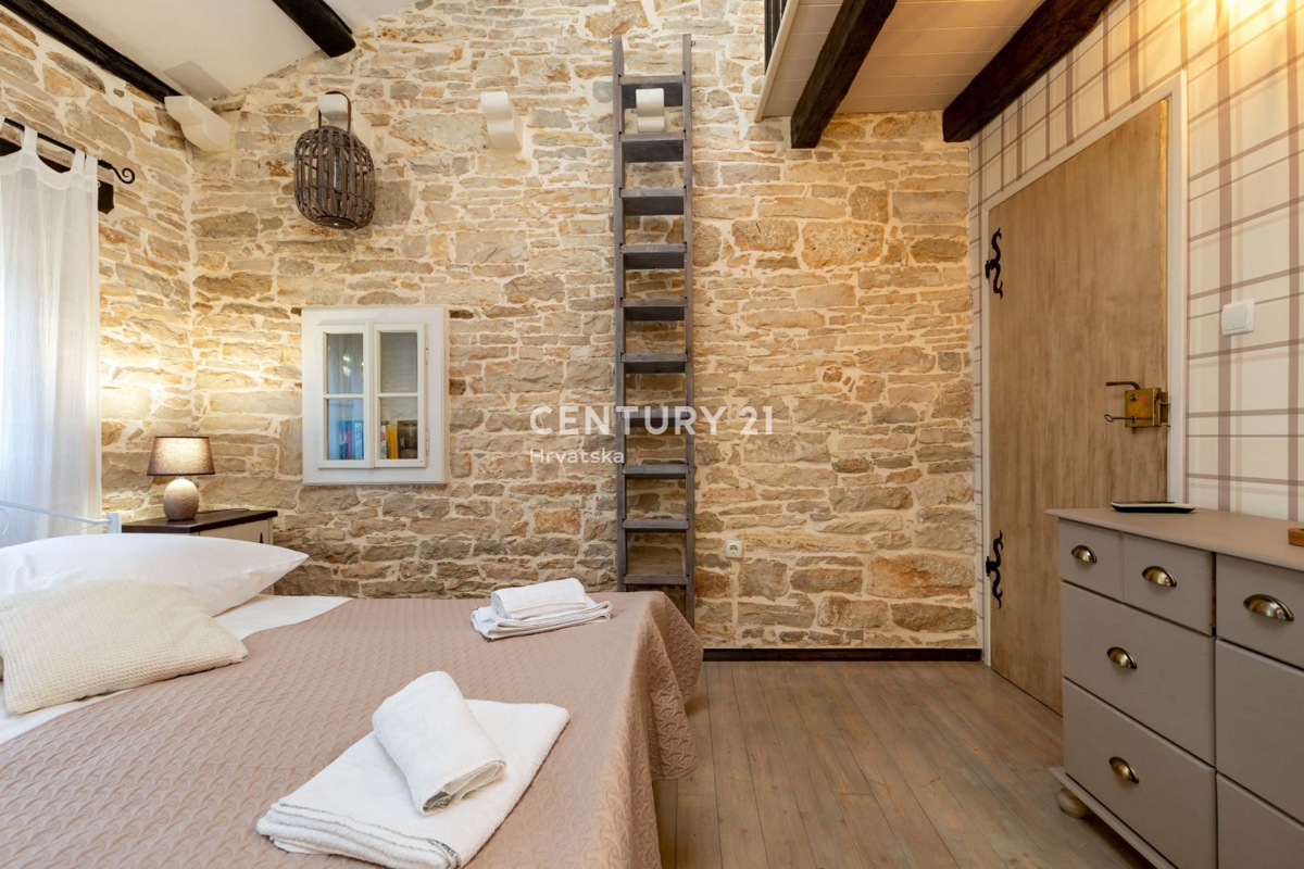 Pazin, prekrasna hiša s čudovitim vrtom v centru mesta