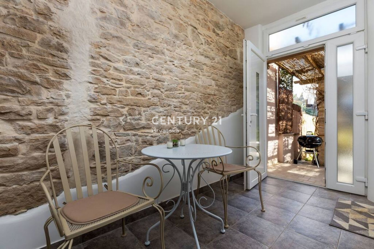 Pazin, prekrasna hiša s čudovitim vrtom v centru mesta