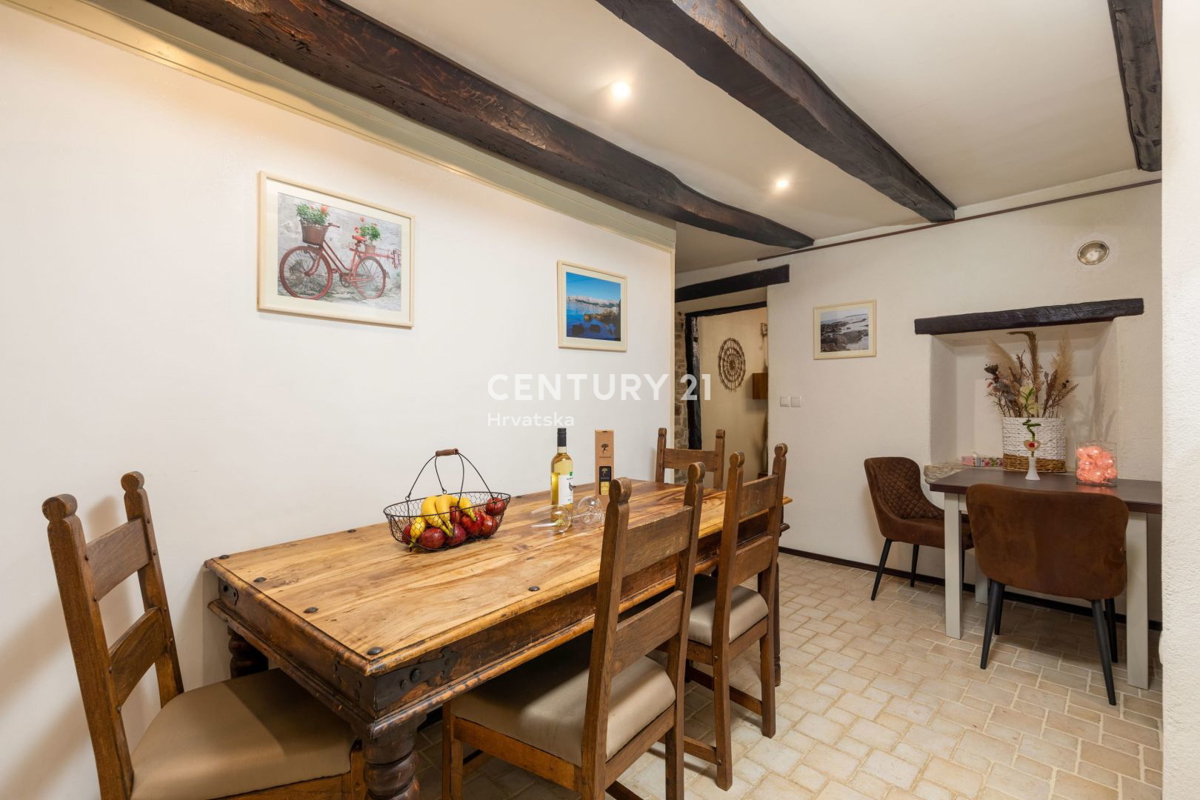 Pazin, prekrasna hiša s čudovitim vrtom v centru mesta