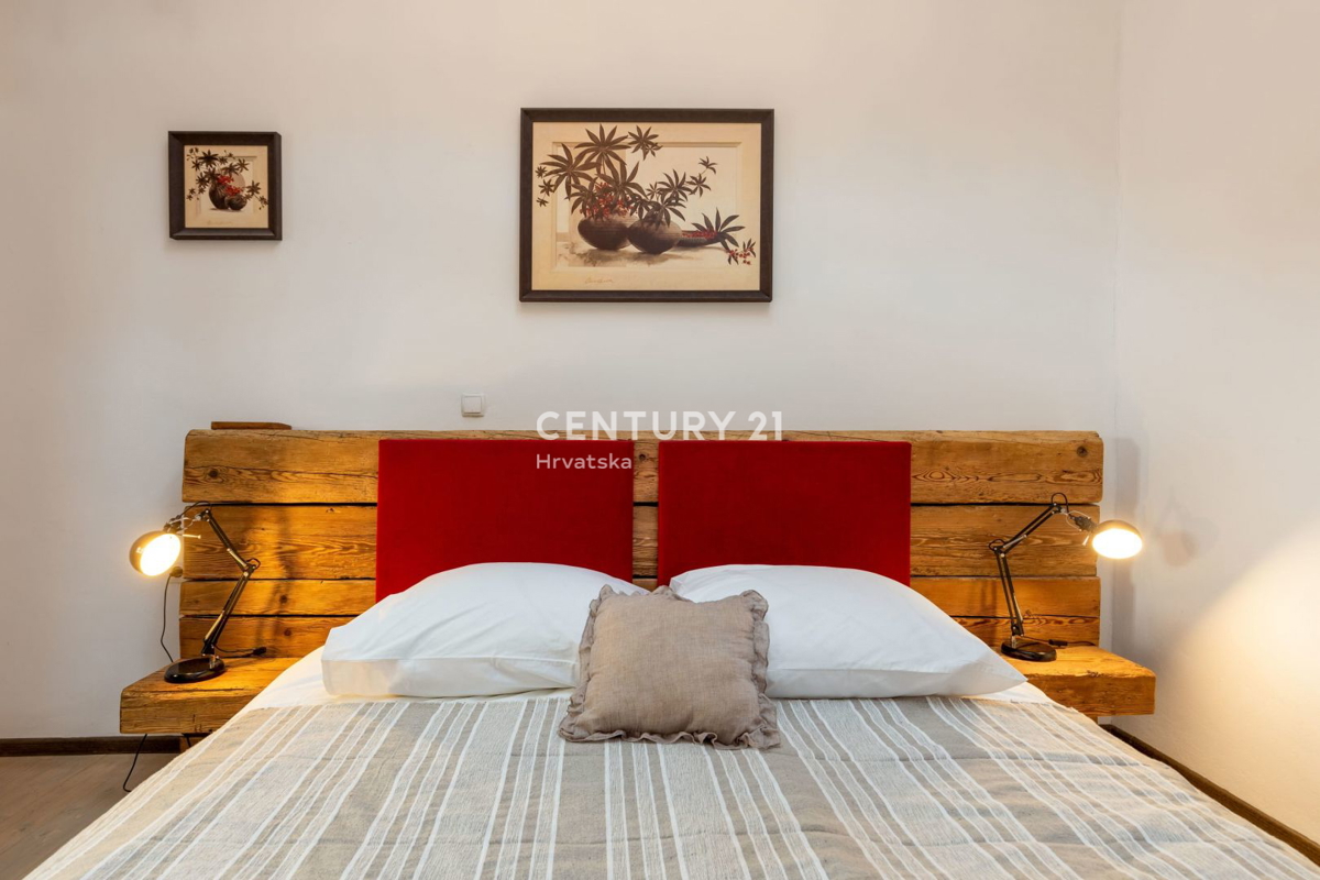 Pazin, prekrasna hiša s čudovitim vrtom v centru mesta