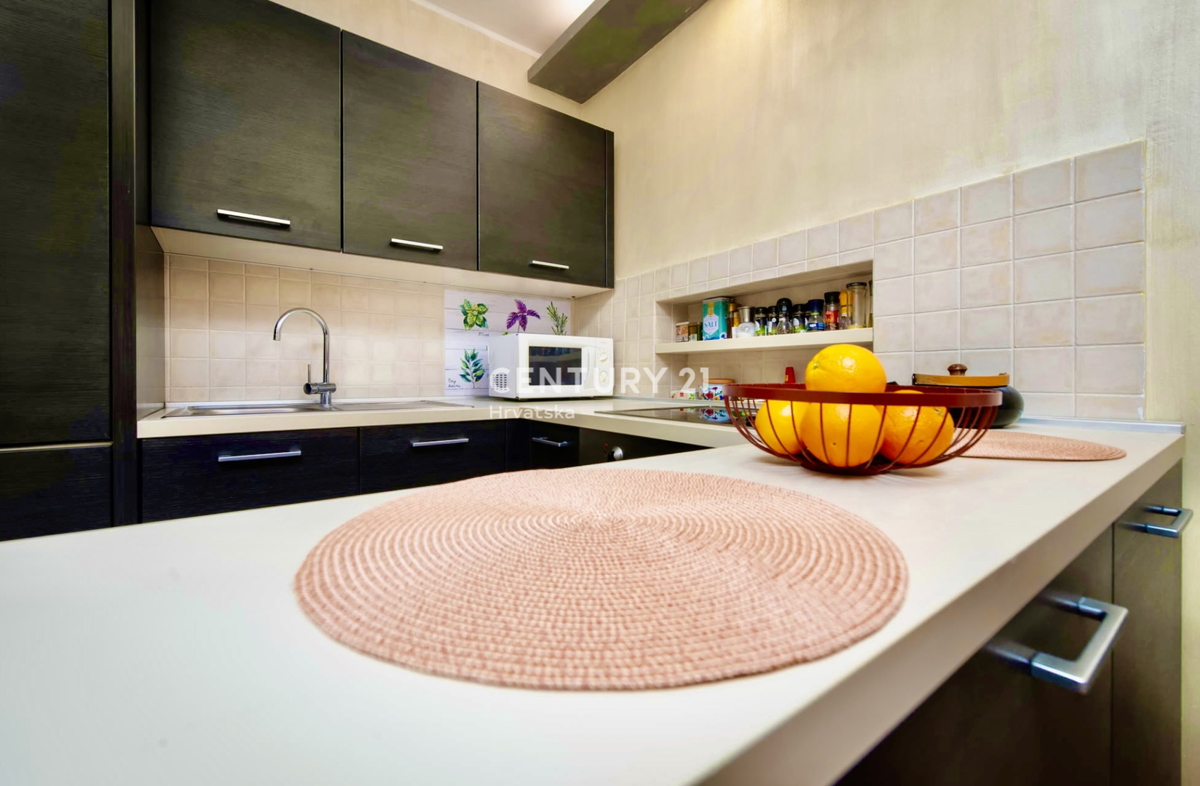 ROVINJ, CENTAR GRISIA, ODLIČEN APARTMA NA IZJEMNI LOKACIJI