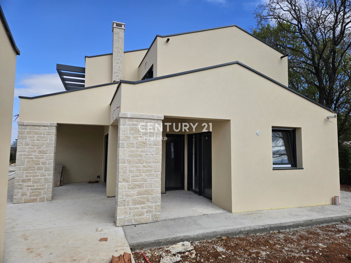 SVETI LOVREČ, PRODAJA SE NOVA HIŠA S BAZENOM IN POGLEDOM NA MORJE