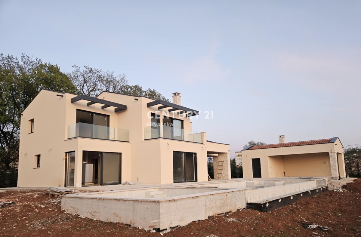 SVETI LOVREČ, PRODAJA SE NOVA HIŠA S BAZENOM IN POGLEDOM NA MORJE