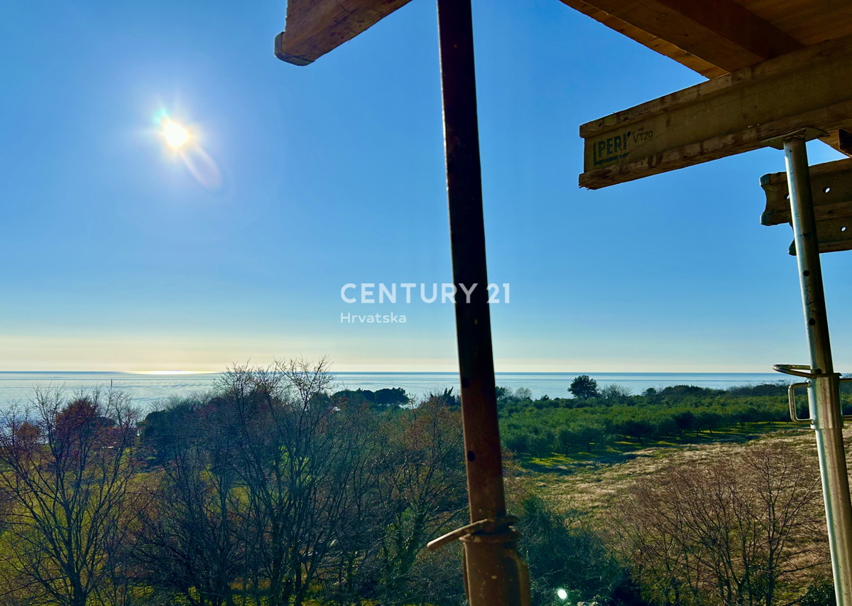 UMAG, OKOLICA, STANOVANJE S PANORAMSKIM RAZGLEDOM NA MORJE IN LE 250 METROV OD PLAŽE