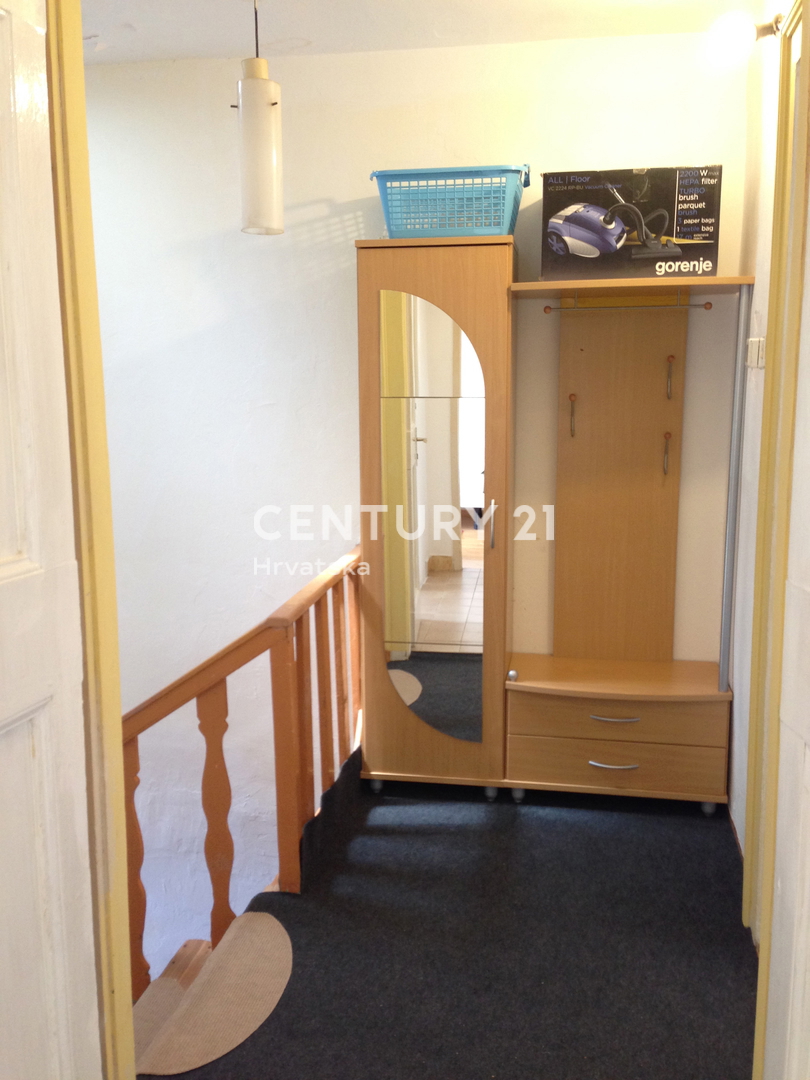 POREČ, STANOVANJE S 3 SPALNICAMI V SREDIŠČU MESTA