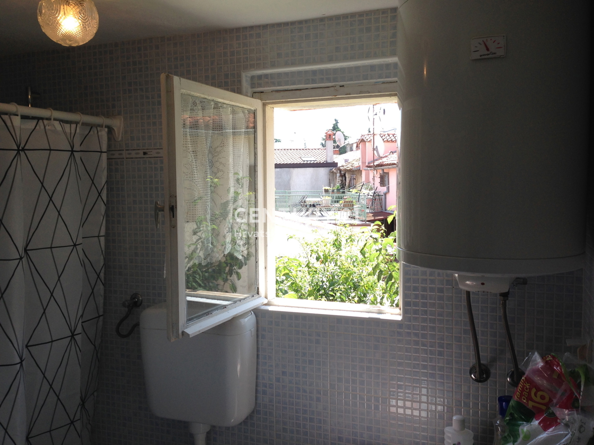 POREČ, STANOVANJE S 3 SPALNICAMI V SREDIŠČU MESTA