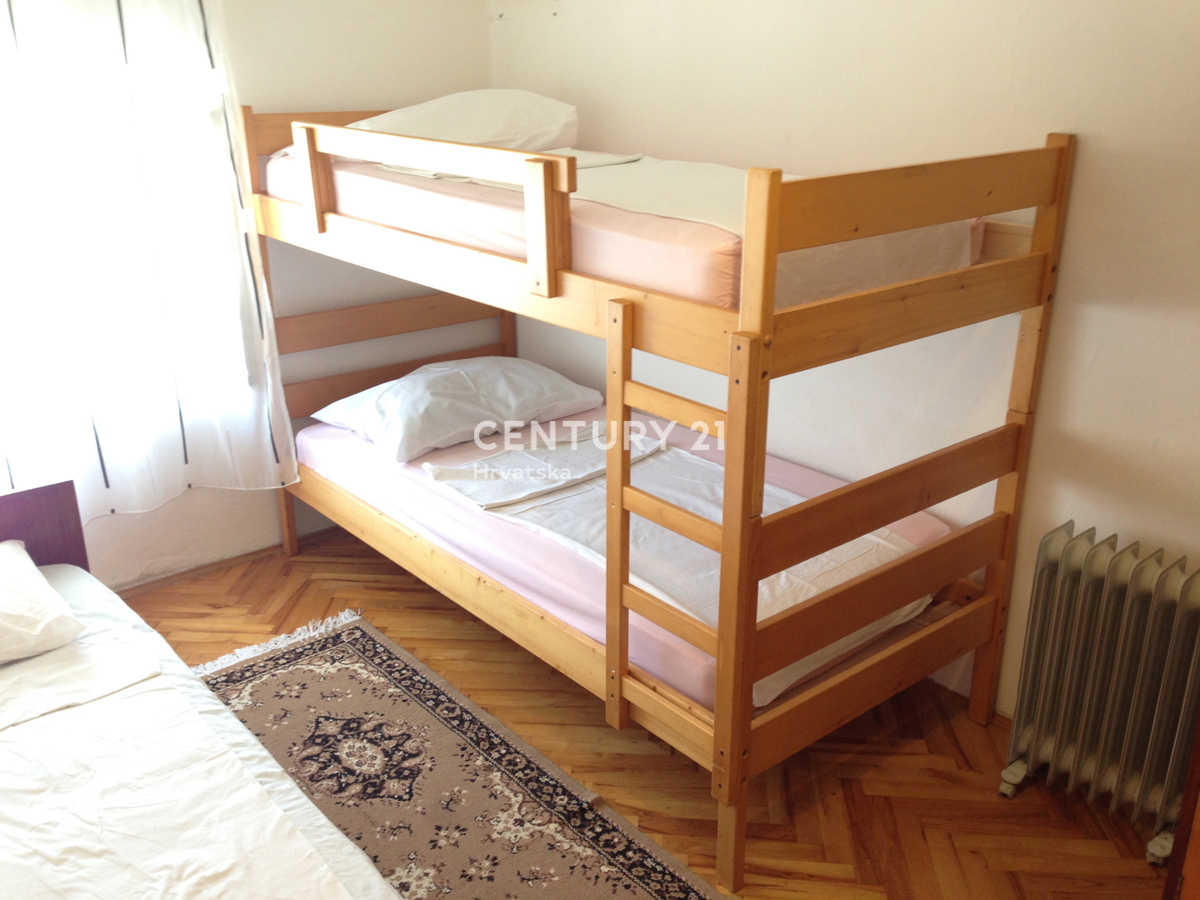 POREČ, STANOVANJE S 3 SPALNICAMI V SREDIŠČU MESTA