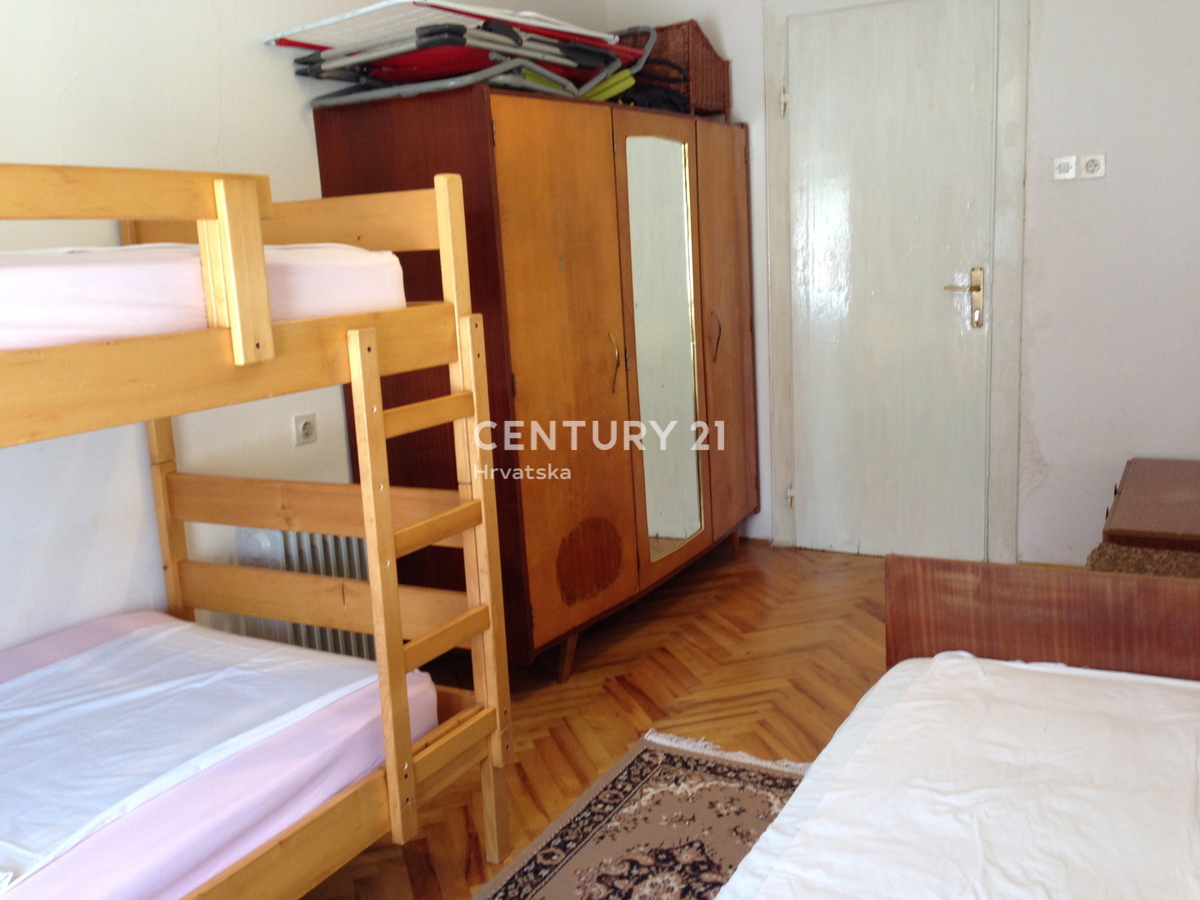 POREČ, STANOVANJE S 3 SPALNICAMI V SREDIŠČU MESTA