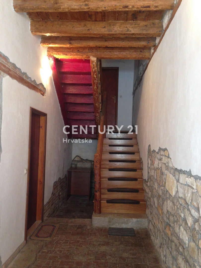 POREČ, STANOVANJE S 3 SPALNICAMI V SREDIŠČU MESTA