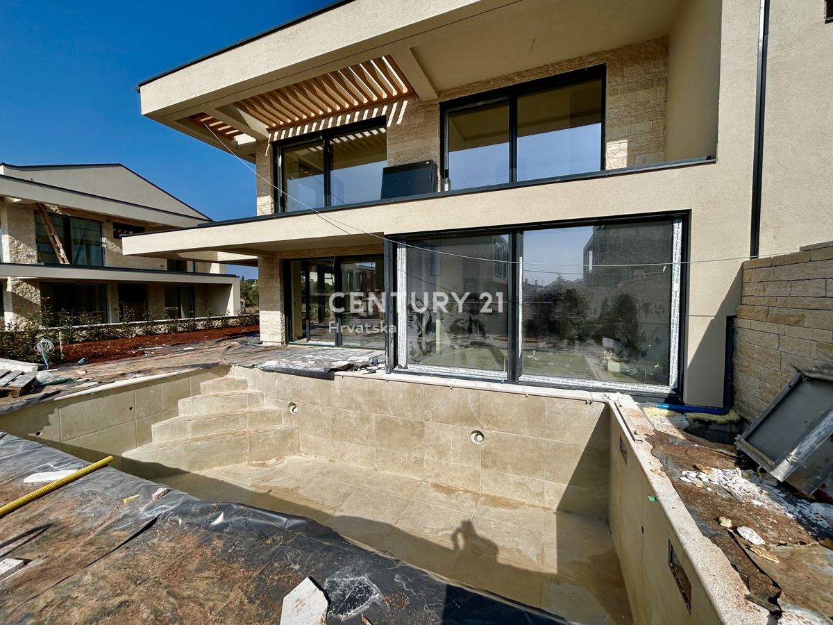 UMAG, VILA SAMO 150 METROV OD PLAŽE IN MORJA