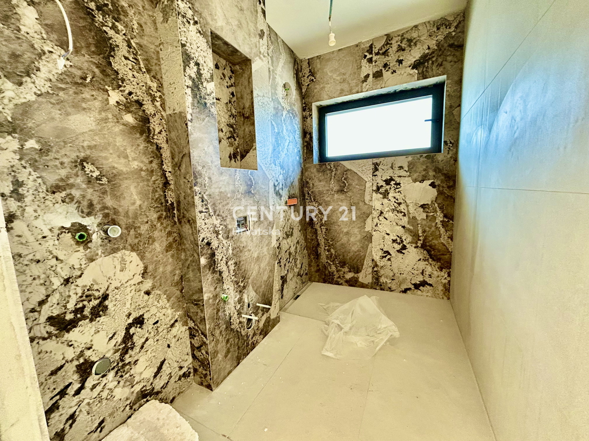 UMAG, VILA SAMO 150 METROV OD PLAŽE IN MORJA