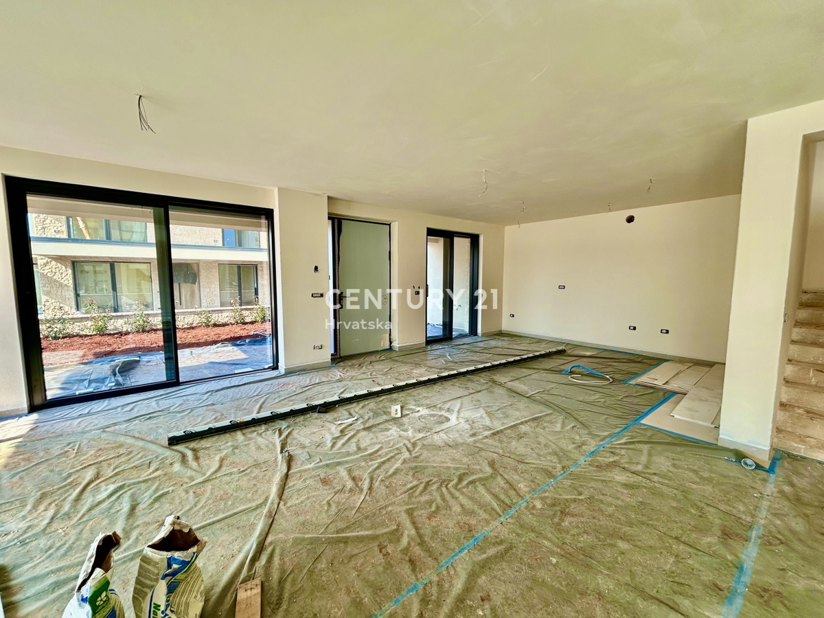 UMAG, VILA SAMO 150 METROV OD PLAŽE IN MORJA