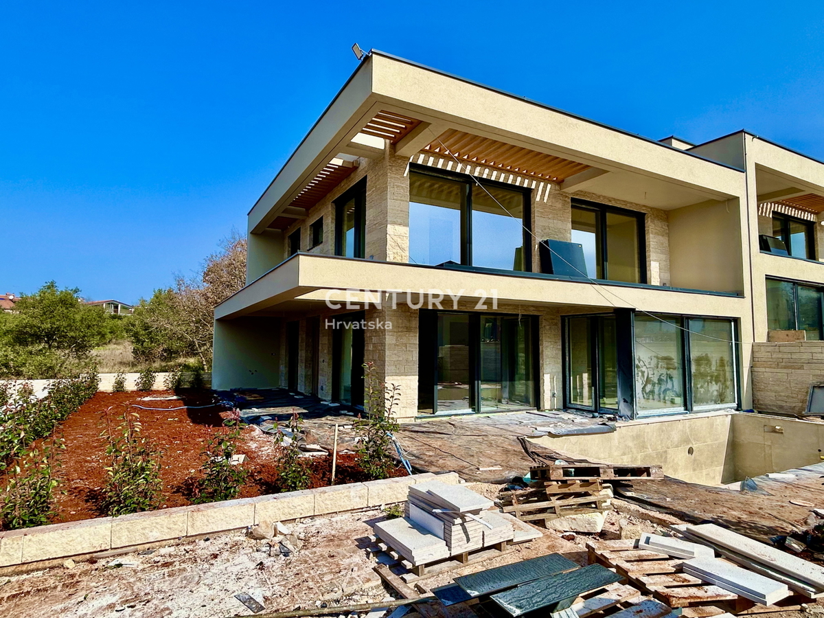 UMAG, VILA SAMO 150 METROV OD PLAŽE IN MORJA