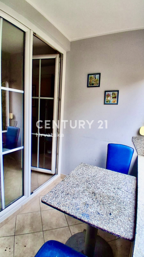 POREČ, ČERVAR PORAT, GARSONJERA SAMO 200 METROV OD PLAŽE