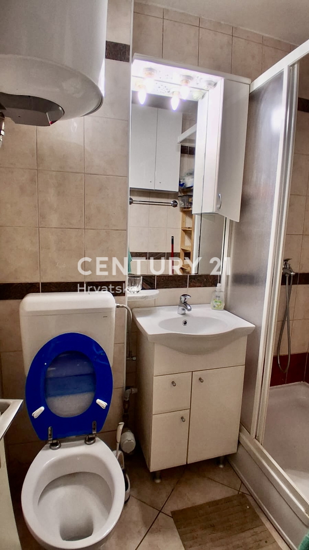 POREČ, ČERVAR PORAT, GARSONJERA SAMO 200 METROV OD PLAŽE