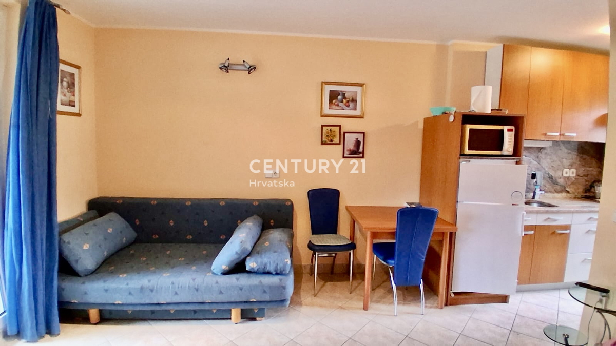 POREČ, ČERVAR PORAT, GARSONJERA SAMO 200 METROV OD PLAŽE