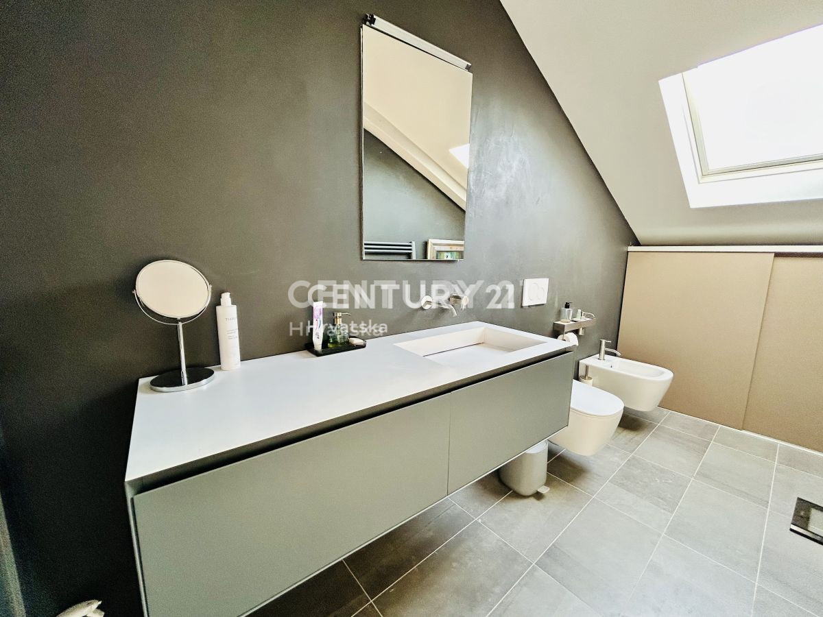 Prodaja, stanovanje, 2-prostorsko, Istarska županija, Umag