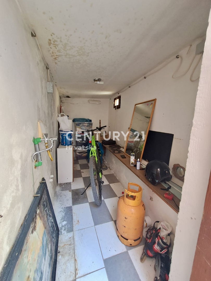 NOVIGRAD, CENTER STAREGA MESTA, STAN LE 50 METROV OD MORJA IN PLAŽE