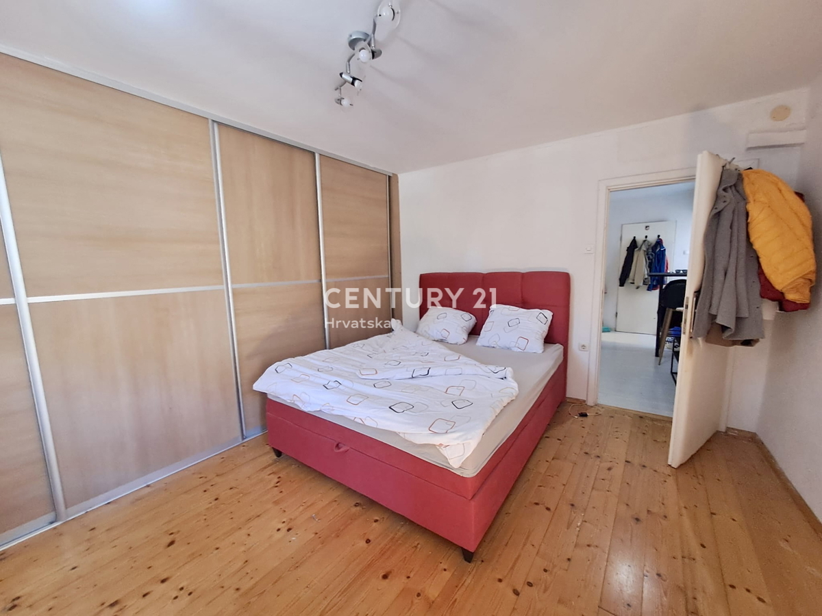 NOVIGRAD, CENTER STAREGA MESTA, STAN LE 50 METROV OD MORJA IN PLAŽE