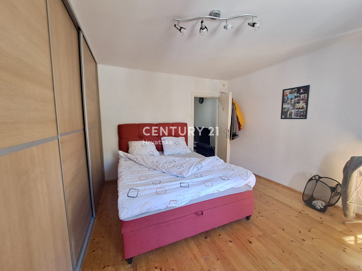 NOVIGRAD, CENTER STAREGA MESTA, STAN LE 50 METROV OD MORJA IN PLAŽE