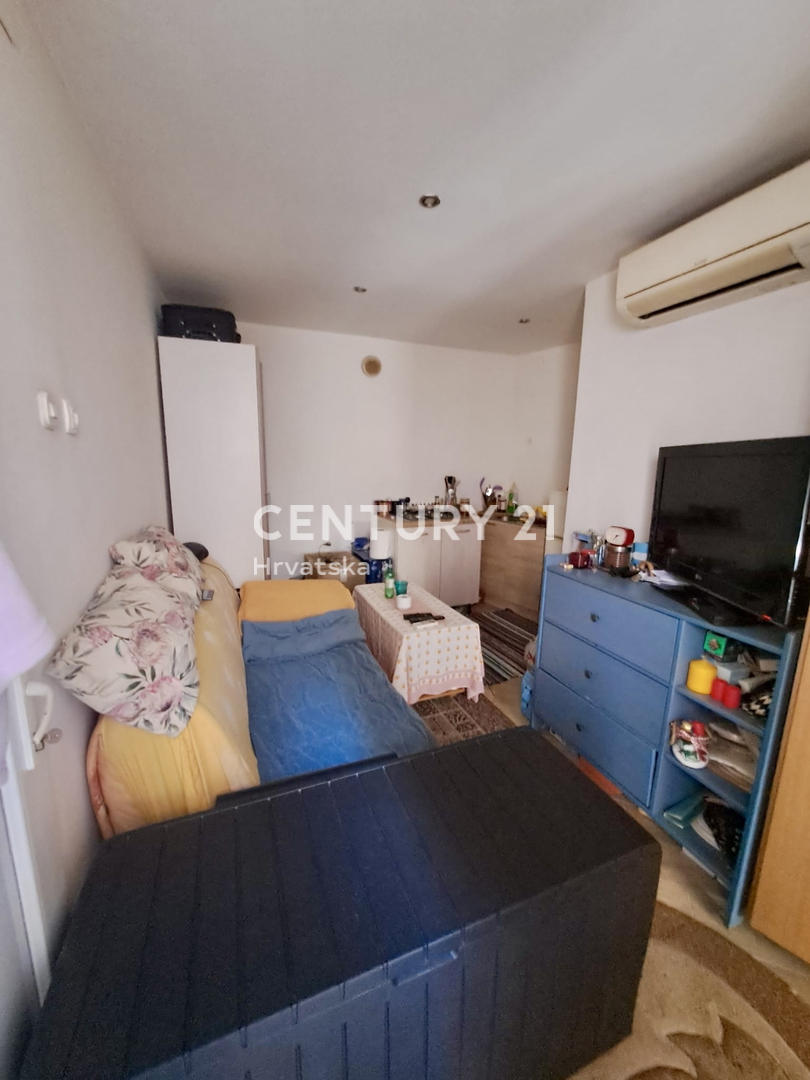 NOVIGRAD, CENTER STAREGA MESTA, STAN LE 50 METROV OD MORJA IN PLAŽE