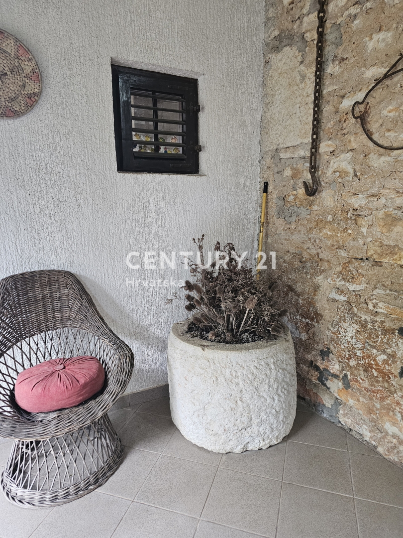 VABRIGA, PRODAJA KAMNITE HIŠE, PRVA V VRSTI