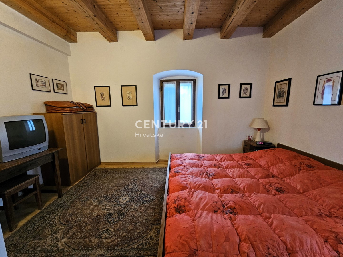 VABRIGA, PRODAJA KAMNITE HIŠE, PRVA V VRSTI